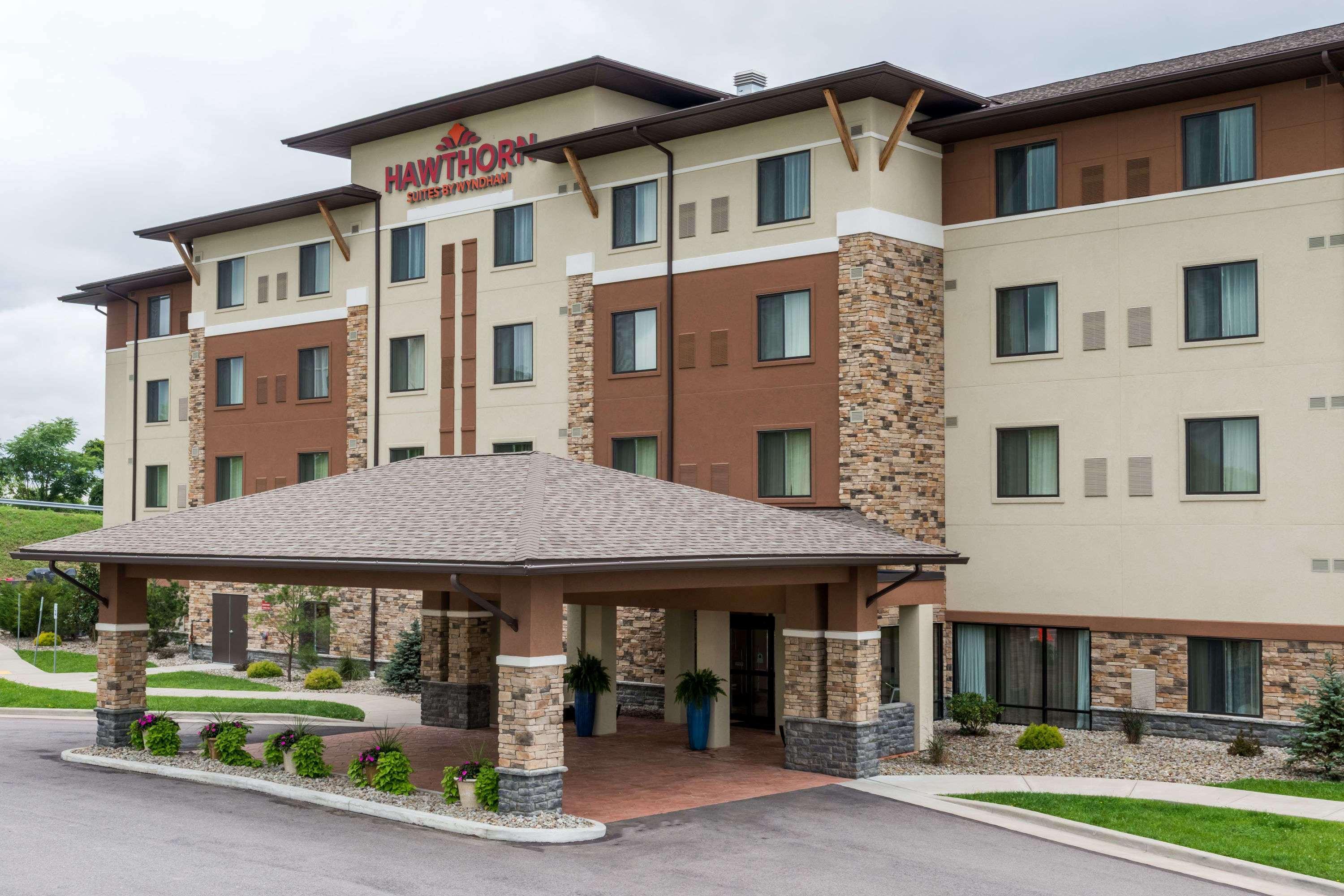 Hawthorn Suites By Wyndham Wheeling At The Highlands Triadelphia Bagian luar foto