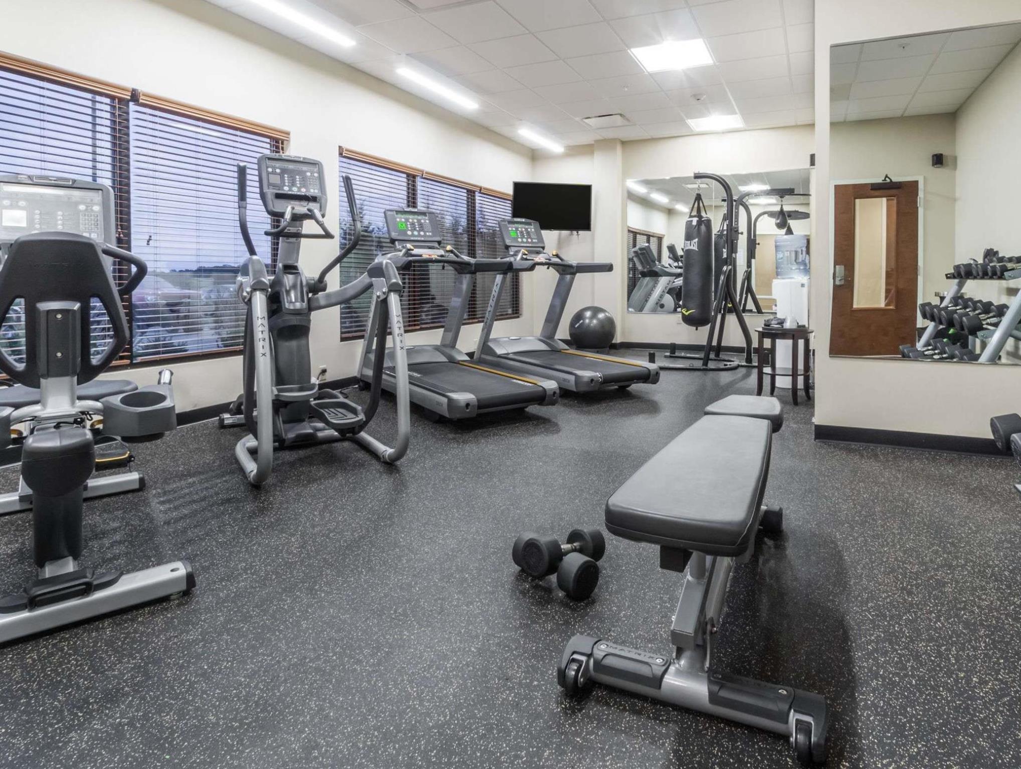 Hawthorn Suites By Wyndham Wheeling At The Highlands Triadelphia Bagian luar foto