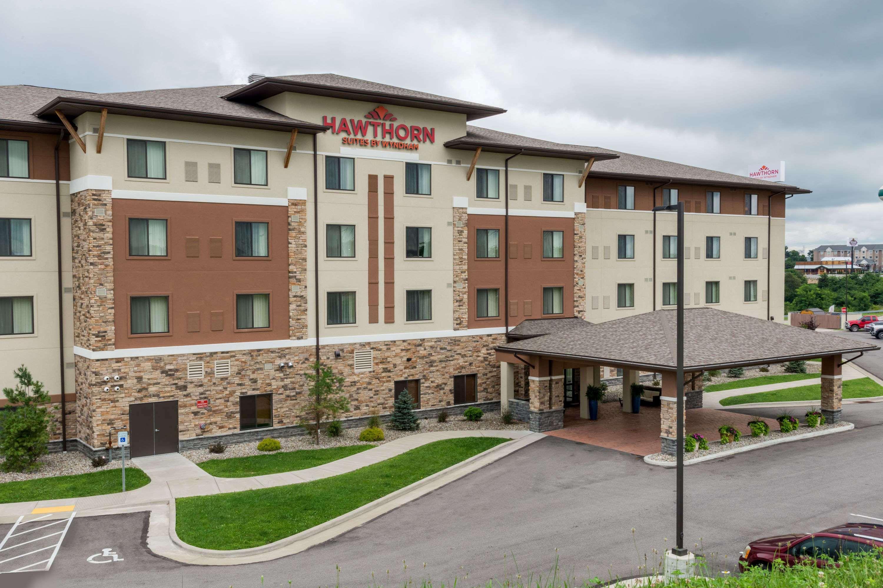 Hawthorn Suites By Wyndham Wheeling At The Highlands Triadelphia Bagian luar foto