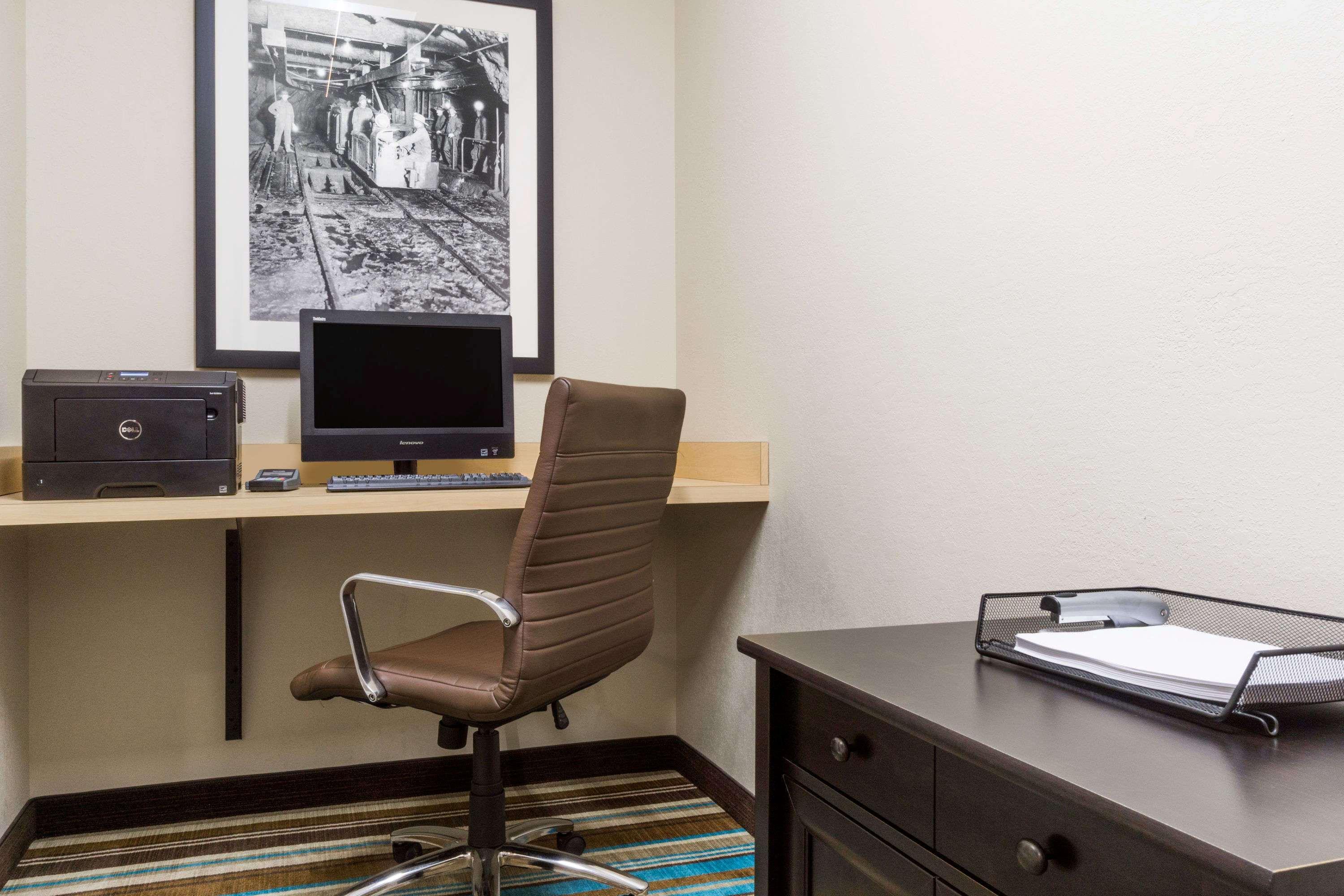 Hawthorn Suites By Wyndham Wheeling At The Highlands Triadelphia Bagian luar foto