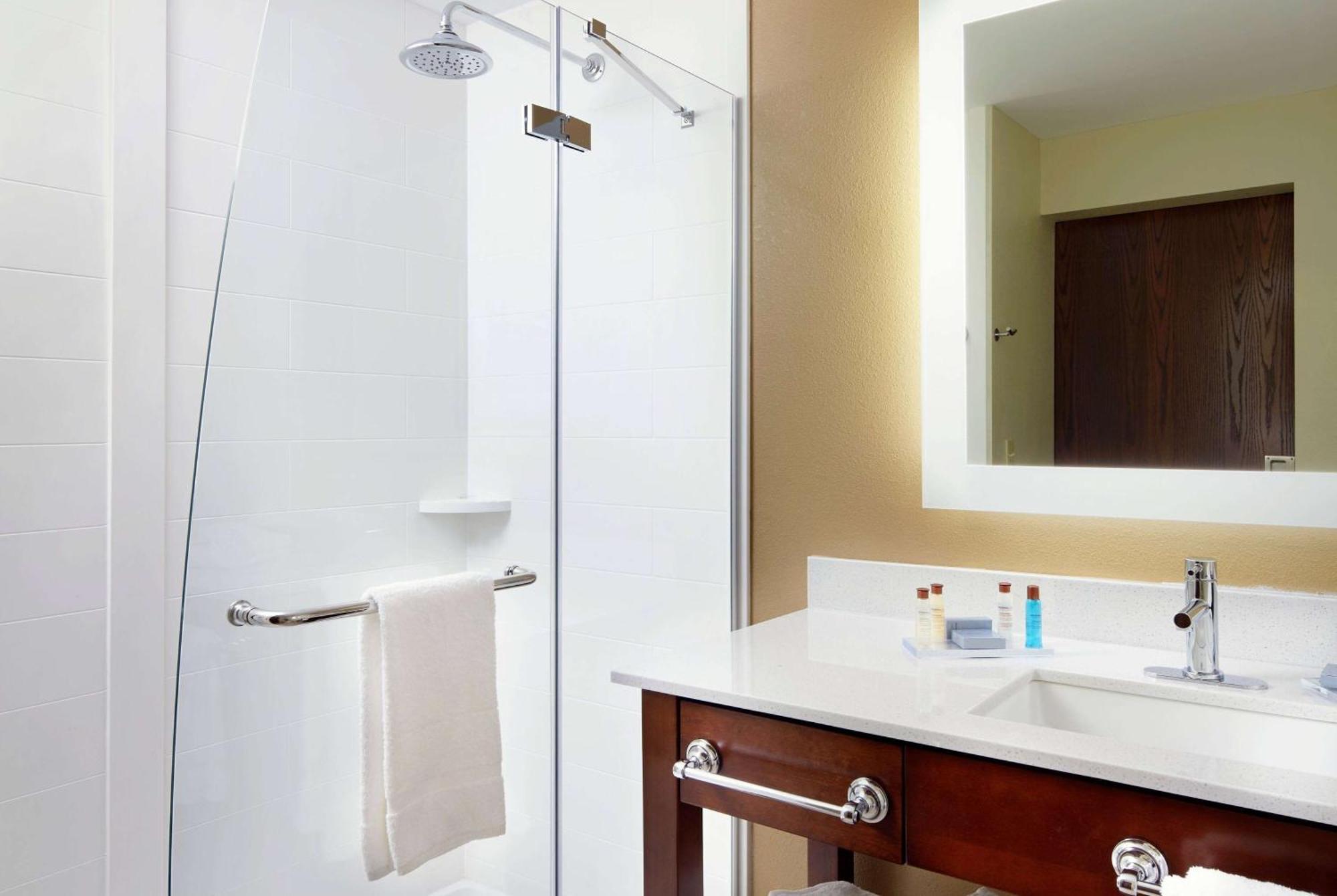 Hawthorn Suites By Wyndham Wheeling At The Highlands Triadelphia Bagian luar foto