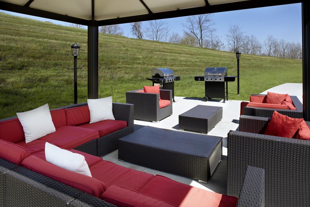 Hawthorn Suites By Wyndham Wheeling At The Highlands Triadelphia Bagian luar foto